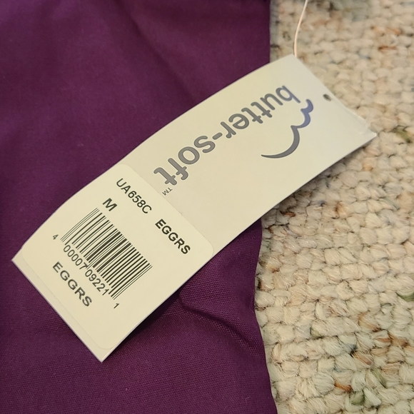 Butter Soft scrub top - Picture 6 of 7